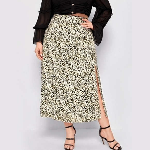 Plus Sized Leopard Print Silky Maxi Skirt w/ Split Side & Zipper Closure | 4XL - Picture 3 of 6